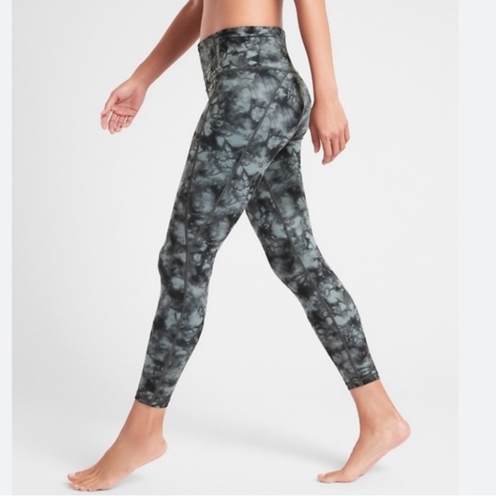 50%off w❤️ ATHLETA TIE DYE SALUTATION 7/8 TIGHT IN POWERVITA SZ XS #77